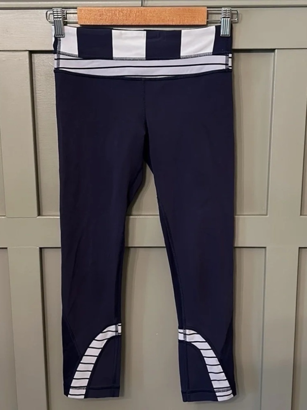 Lululemon Run Inspire Crop II Deep Indigo / Wide Bold Stripe Leggings Size 4